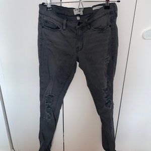 FRAME // GREY RIPPED JEANS